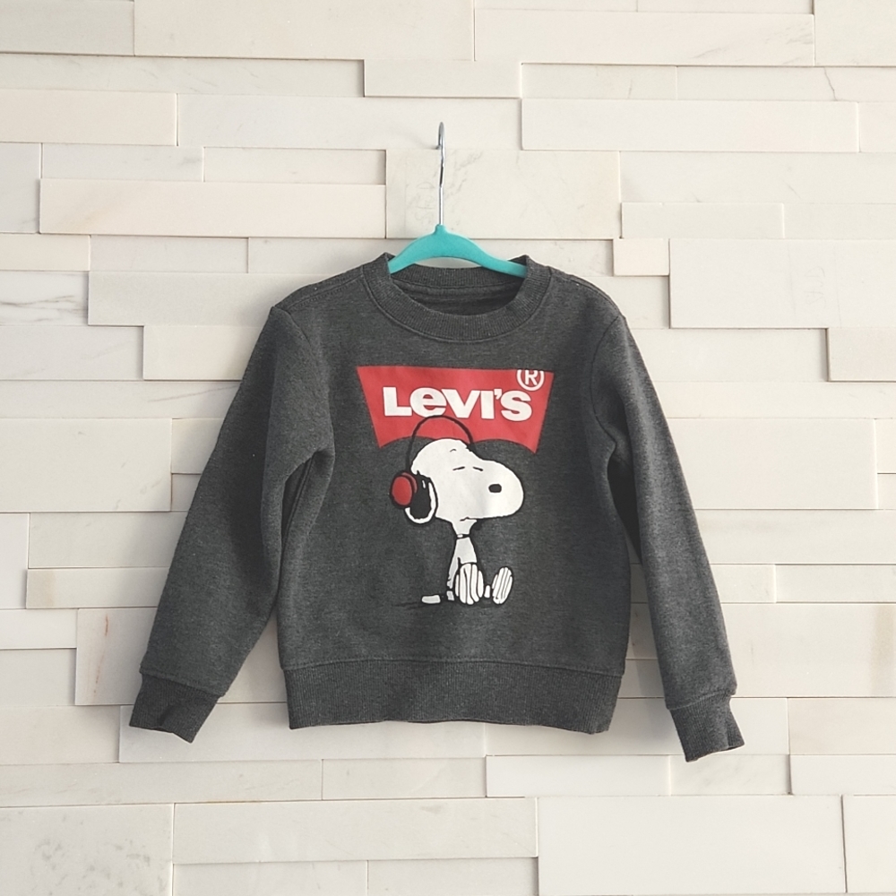 LEVI'S SNOOPY SWEATSHIRT.  GREY, RED. SIZE 2T.